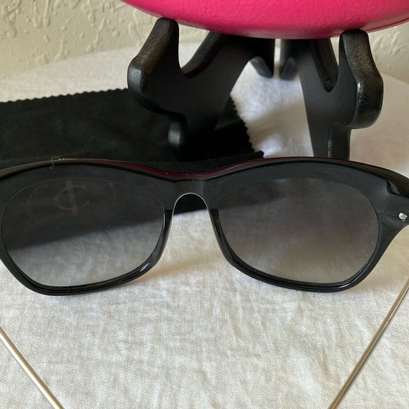 Juicy Couture: Black Wayfarer Sunglasses- Gray- case & cloth-
scratch & mark - Picture 9 of 16